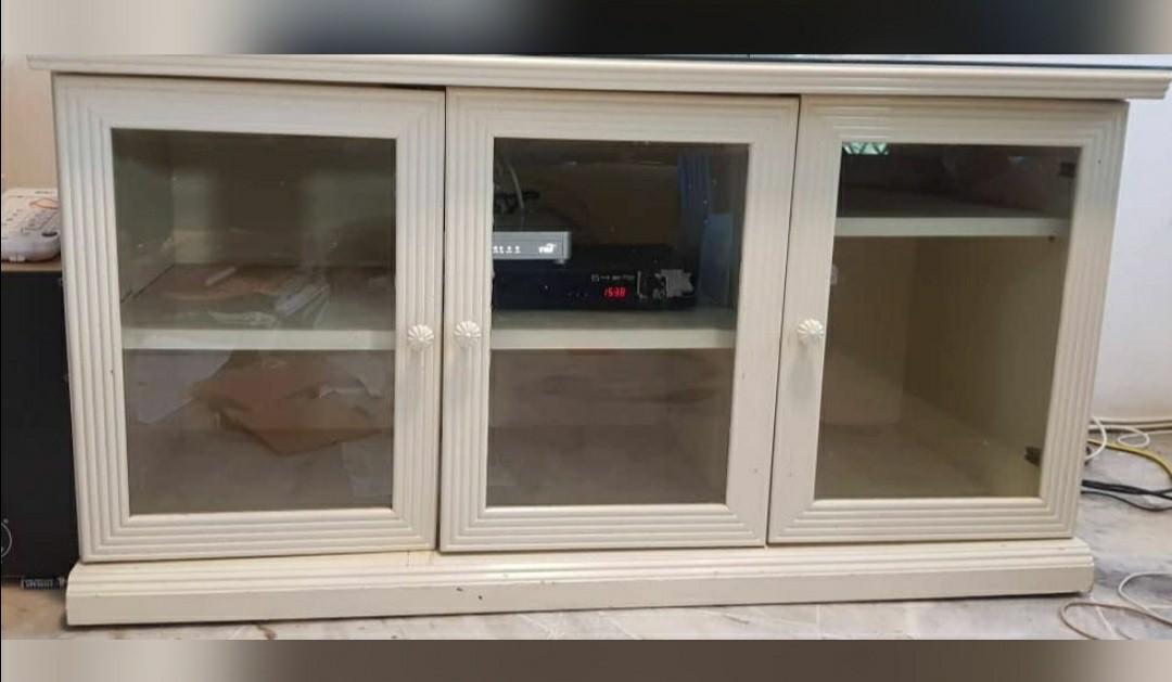 TV showcase, Furniture & Home Living, Furniture, TV Consoles on