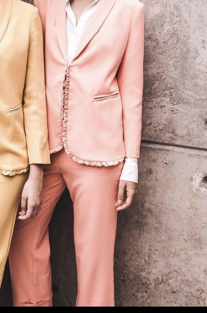 FV Basic Suit (Category: Baju Kurung & sets) located in Shah Alam. Submitted by sugarpop_ (Listing ID 1076817742, Image 2). Description: FV Basic Suit Letting go because it does not fit me 😭 Blazer and pants! Can dm me for more pics!!! Its super cute and stylish 🤍 .