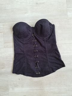 (Category: ) located in . Submitted by 2closets.co (Listing ID 1076797171, Image 1). Description: .