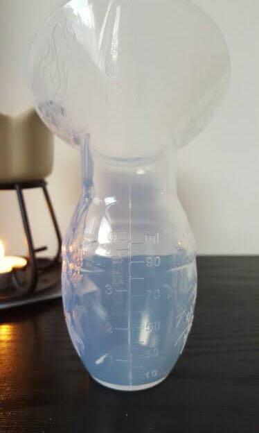 Hakaa milk catcher, silicone breast pump (Category: Breastfeeding & Bottle Feeding) located in Manila. Submitted by goodbuystuff (Listing ID 1076785568, Image 1). Description: Hakaa Milk Catcher used only for a month. Super good condition. + free disposable breast pads.