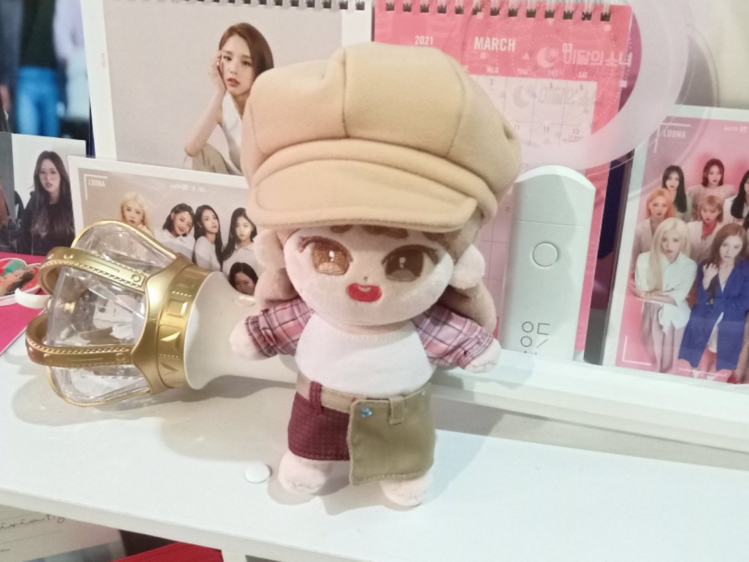 Loona Chuu 15 cm doll free shipping Hobbies Toys Memorabilia