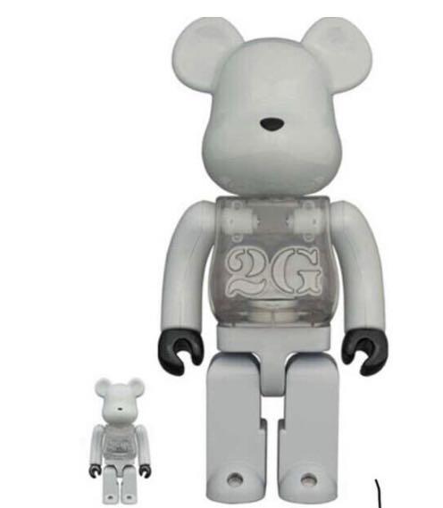 Medicom toy 2G white chrome black chrome bearbrick, Hobbies & Toys 
