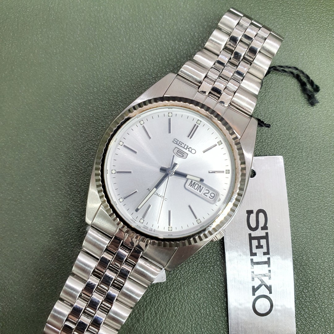 Rare NOS Seiko 5 Ref SNXJ89K SNXJ85 Homage, Luxury, Watches on Carousell