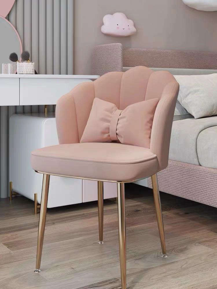 Scallop sales edge chair