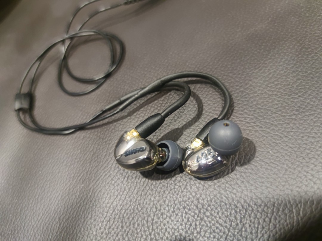 shure se425 in ear monitors