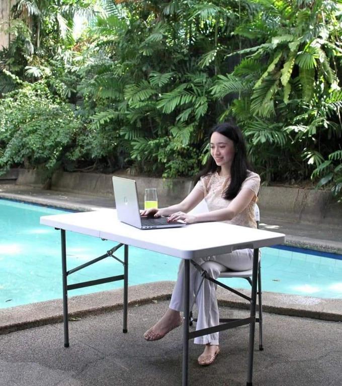 Slim Compact Durable Table ON Sale (Category: Tables & Sets) located in Manila. Submitted by mf143 (Listing ID 1076795295, Image 2). Description: Branded Fold in Half Table 4FT Slim, Compact, Durable .