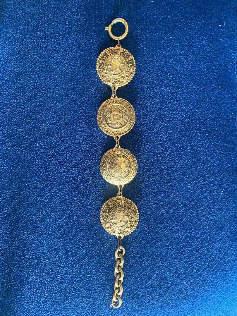 Vintage chanel medallion bracelet (Category: Bracelets) located in Pasig City. Submitted by klips (Listing ID 1076771148, Image 1). Description: Lost the CC logo but still in good condition. Hard to find.
