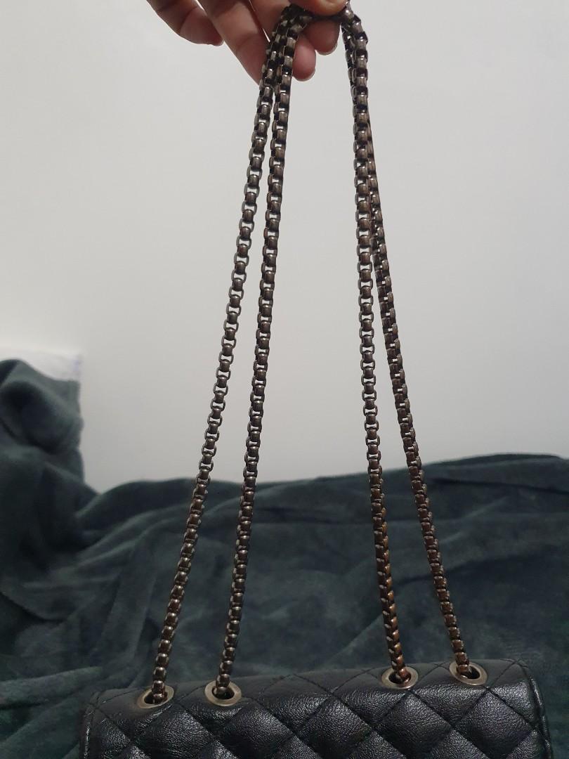 Black Shoulder/Sling Bag (Category: Luxury Bags & Wallets) located in Meycauayan. Submitted by b.declutters (Listing ID 1077116560, Image 2). Description: My go to bag. 7/10 Condition. Super ganda..