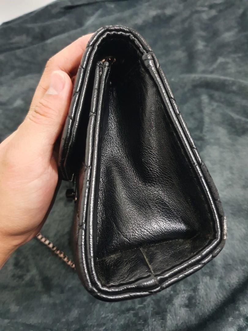 Black Shoulder/Sling Bag (Category: Luxury Bags & Wallets) located in Meycauayan. Submitted by b.declutters (Listing ID 1077116560, Image 3). Description: My go to bag. 7/10 Condition. Super ganda..