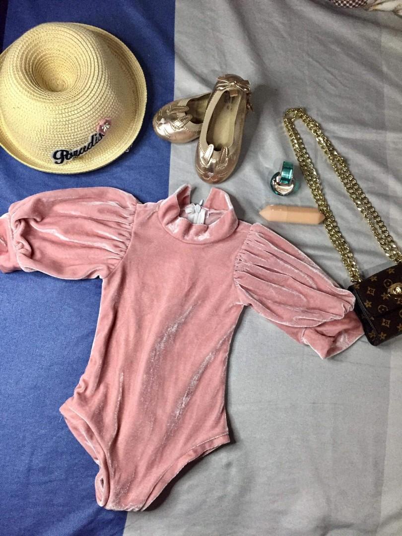 CCGC velvet romper (Category: Babies & Kids Fashion) located in Quezon City. Submitted by ciangly (Listing ID 1077076918, Image 2). Description: like new used onced lang super cute neto velvet sya 😍 1-2t.