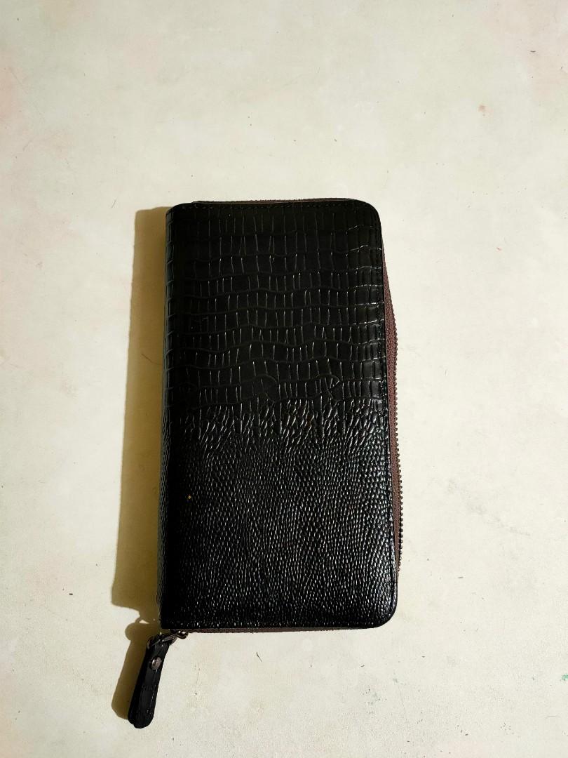 Crocodile leather long wallet (Category: Luxury Bags & Wallets) located in Manila. Submitted by alilongthrift (Listing ID 1077096431, Image 2). Description: FOR SALE ONLY Price + fee crocodile leather long wallet Good condition issue lang po wala ng zipper puller sa loob USED BUT NOT TOTALLY ABUSED DELIVERY THRU MR.SPEEDY AROUND METRO MANILA PAG SHIPPED NAMAN PO THRU J&T EXPRESS SHOULDER NIYO PO YUNG DELIVERY FEE OR SHIPPING FEE.