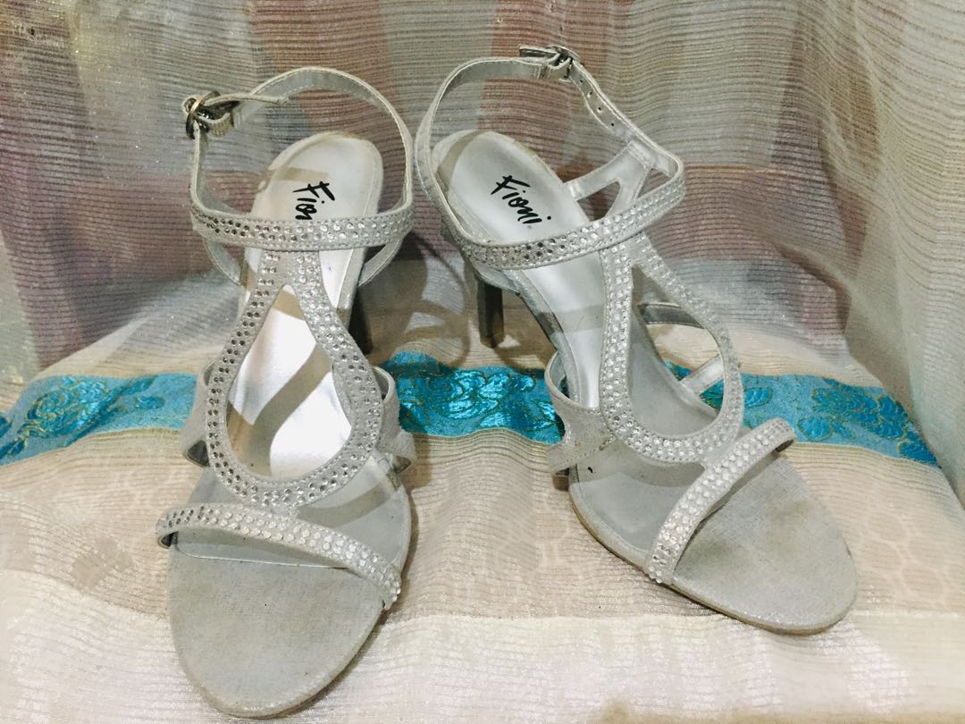 Fioni Silver heels Women s Fashion Footwear Heels on Carousell