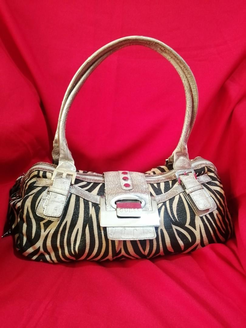 Guess shoulder bag Women s Fashion Bags Wallets Shoulder Bags on Carousell