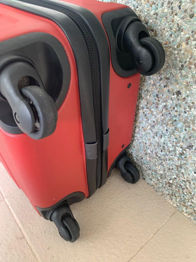 MUJI 無印良品 Burgandy TSA 002 Ultra Silent 4 Hinomoto wheel 20” Luggage