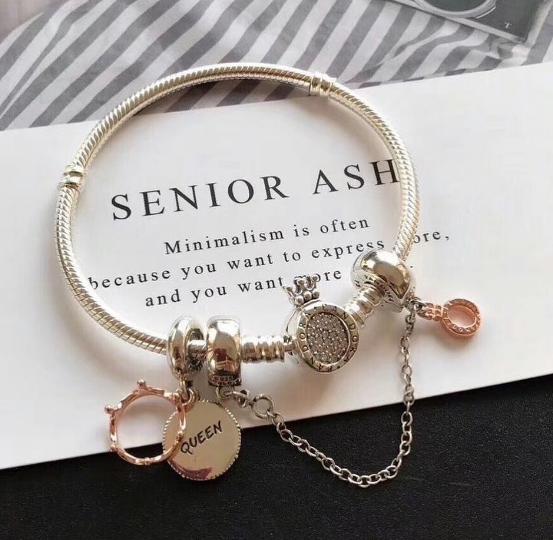 pandora queen bracelet