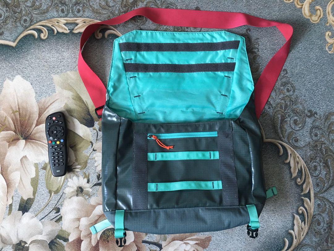 Patagonia Black Hole Mini Messenger 12 Men s Fashion Bags Sling