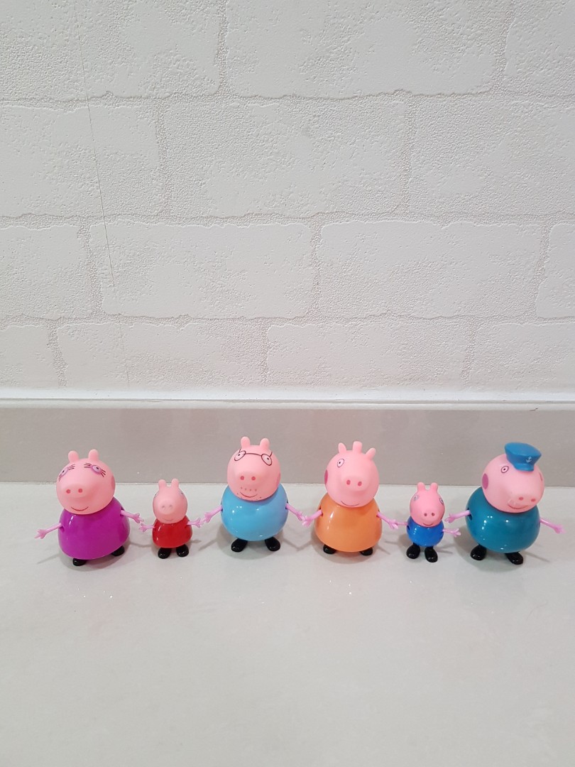 Grandma pig store figure