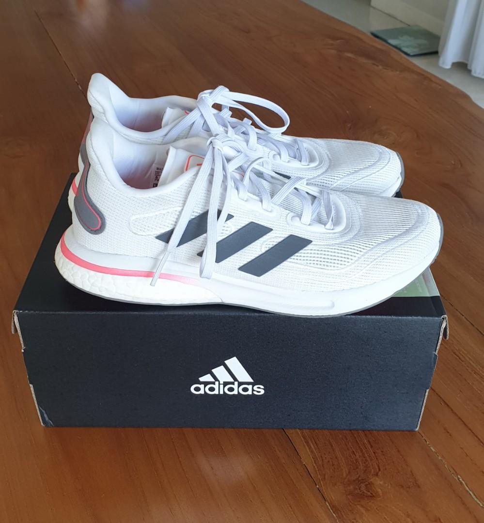 Sepatu sport on sale adidas untuk wanita