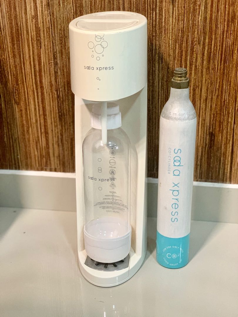 Soda Xpress Sparkling Water Machine (Carbonated Drinks Maker) + 1L Carbonating Bottle & 60L