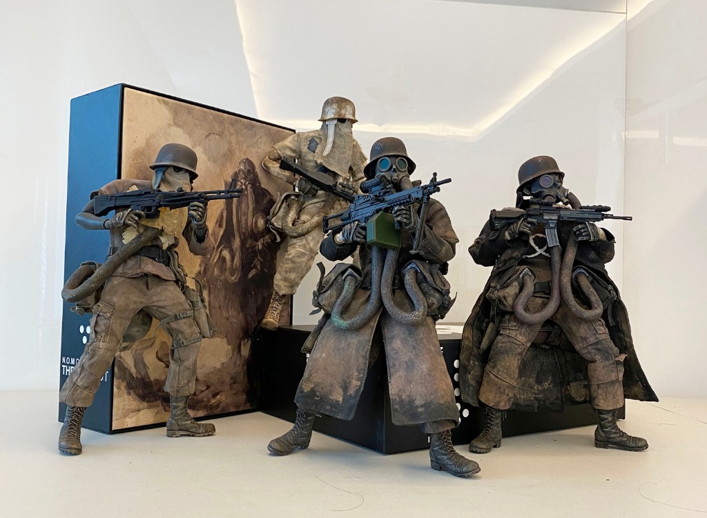 World war robot figures top