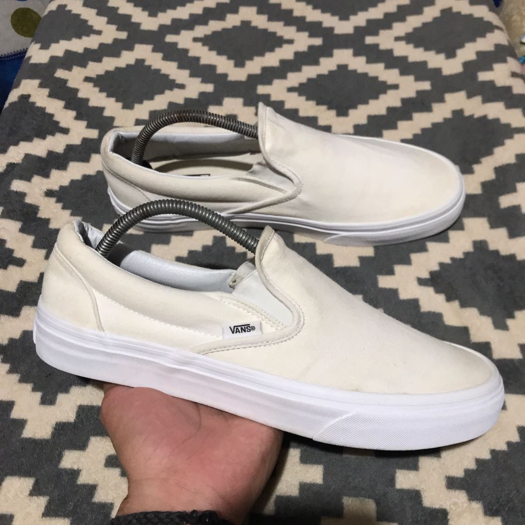 vans era triple white