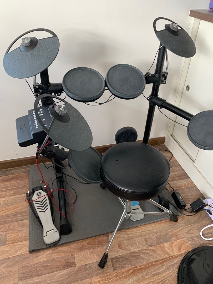Yamaha DTX450K electronic drum set with stool, Hobbies & Toys, Music