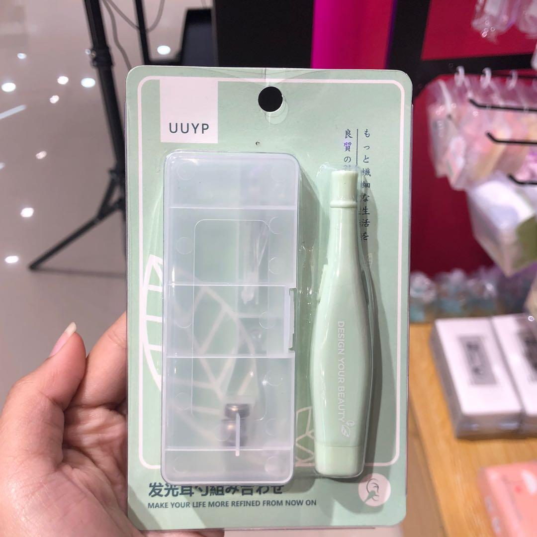 YP-690 Earwax spoon w/light (Category: Ear Care) located in Paranaque City. Submitted by gladkingphilippines (Listing ID 1077037620, Image 2). Description: .