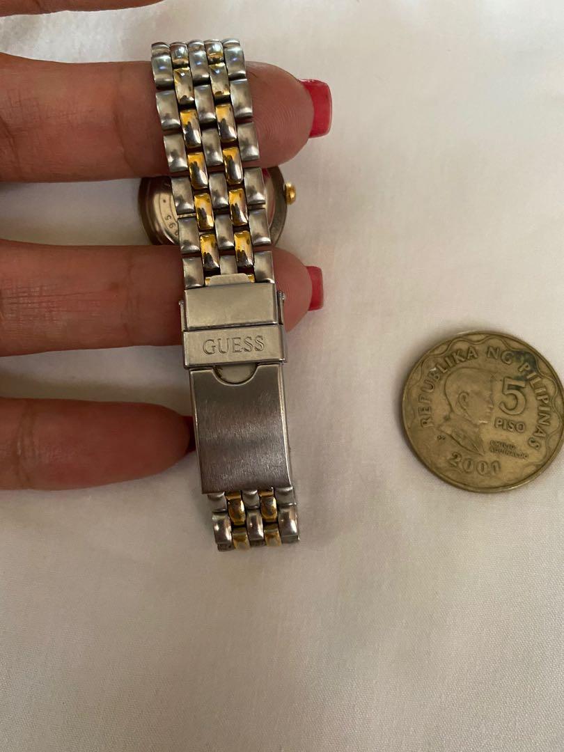 💯 Authentic GUESS watch (Category: Women's Watches) located in Quezon City. Submitted by irenerc (Listing ID 1077178241, Image 2). Description: 💯 Authentic. No inclusions. Flaws: strap is a bit tarnish (please see photos) but hindi naman pangit tingnan. In excellent working condition. RFS: I am into oversized watches now hehe.