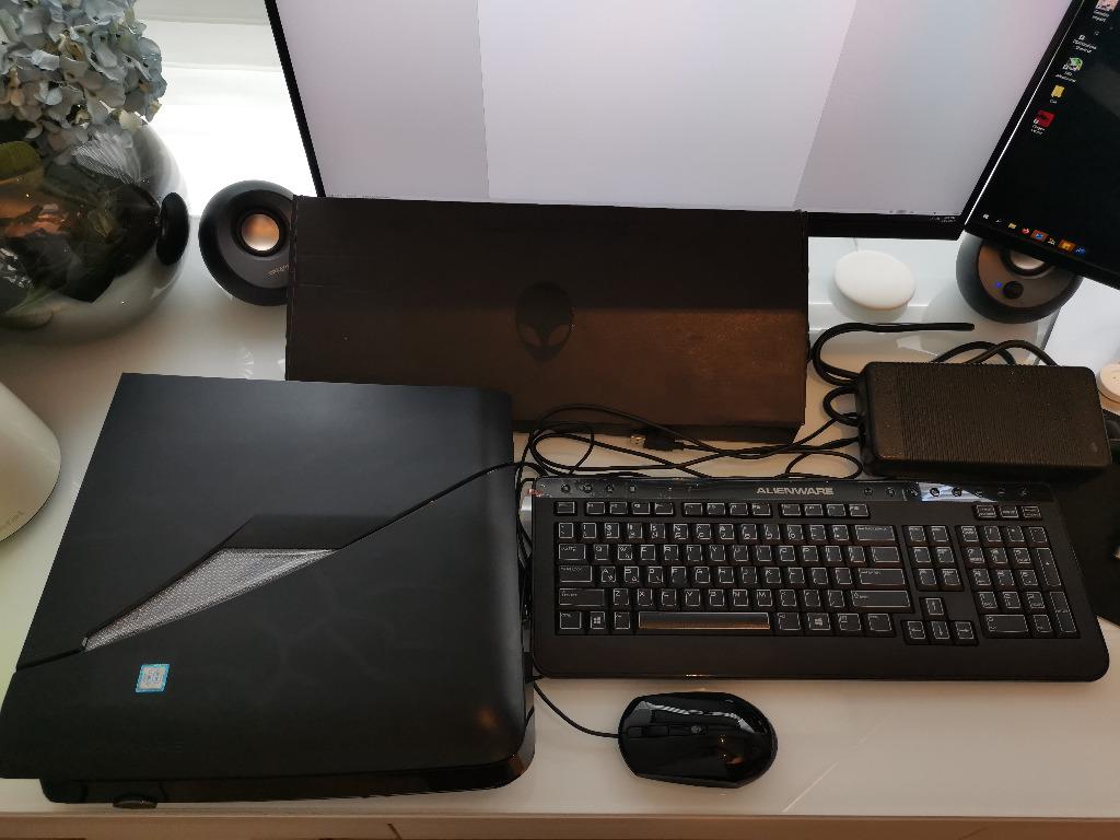 Alienware X51 R3, i7-6700K, 16GB RAM. GTX 960, 256GB SSD, 2TB HDD 