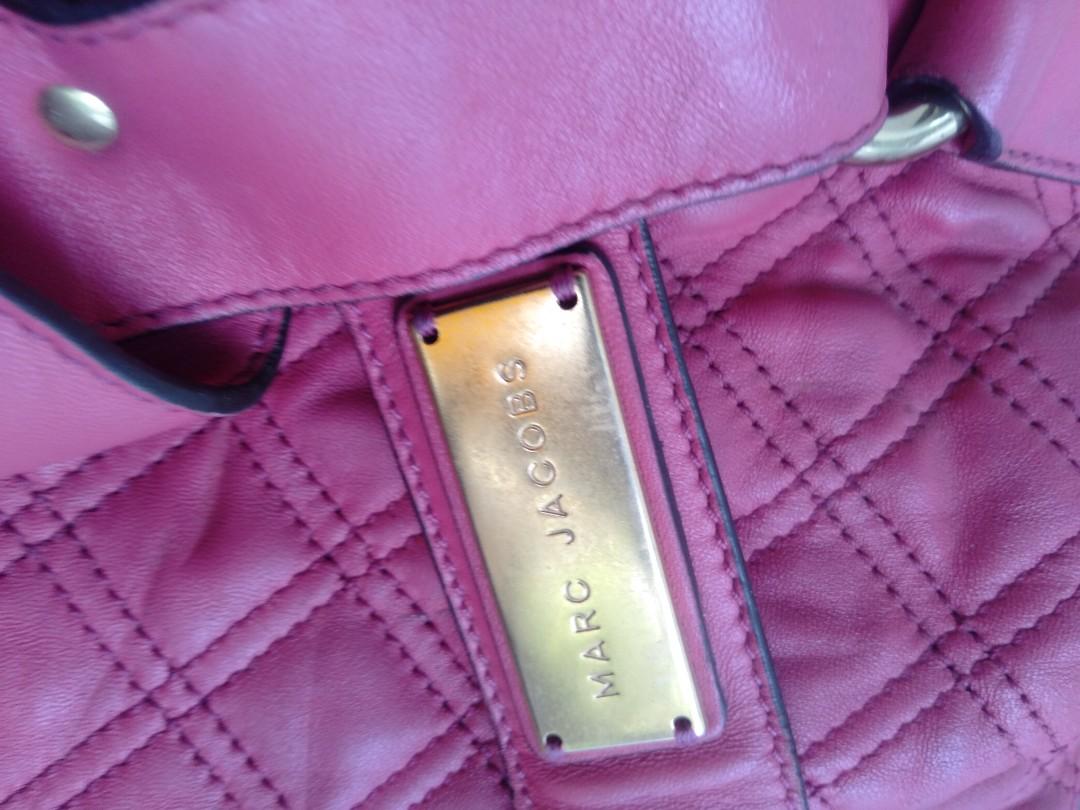 Auth marc jacobs lampo zip, Everything Else, Others on Carousell