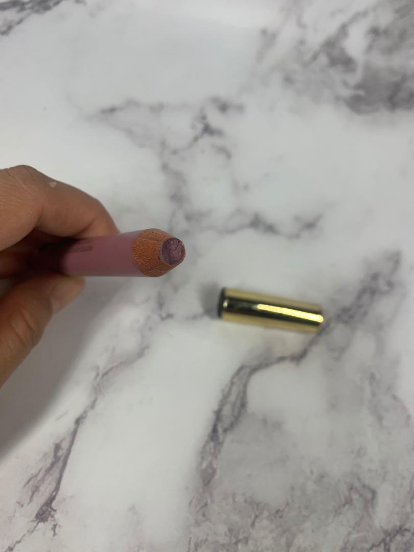 Eye liner (Category: Makeup) located in Manila. Submitted by paperthread (Listing ID 1077331929, Image 3). Description: Estee Lauder Magic smoky powder stick in Pink Charcoal. Not used, the tip broke so it has to be sharpened. Easiest way to get and build a color on your eyelids. Very easy to use and blend. Rfs: extra product. .