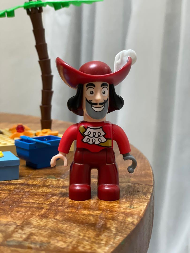 Duplo captain hook top