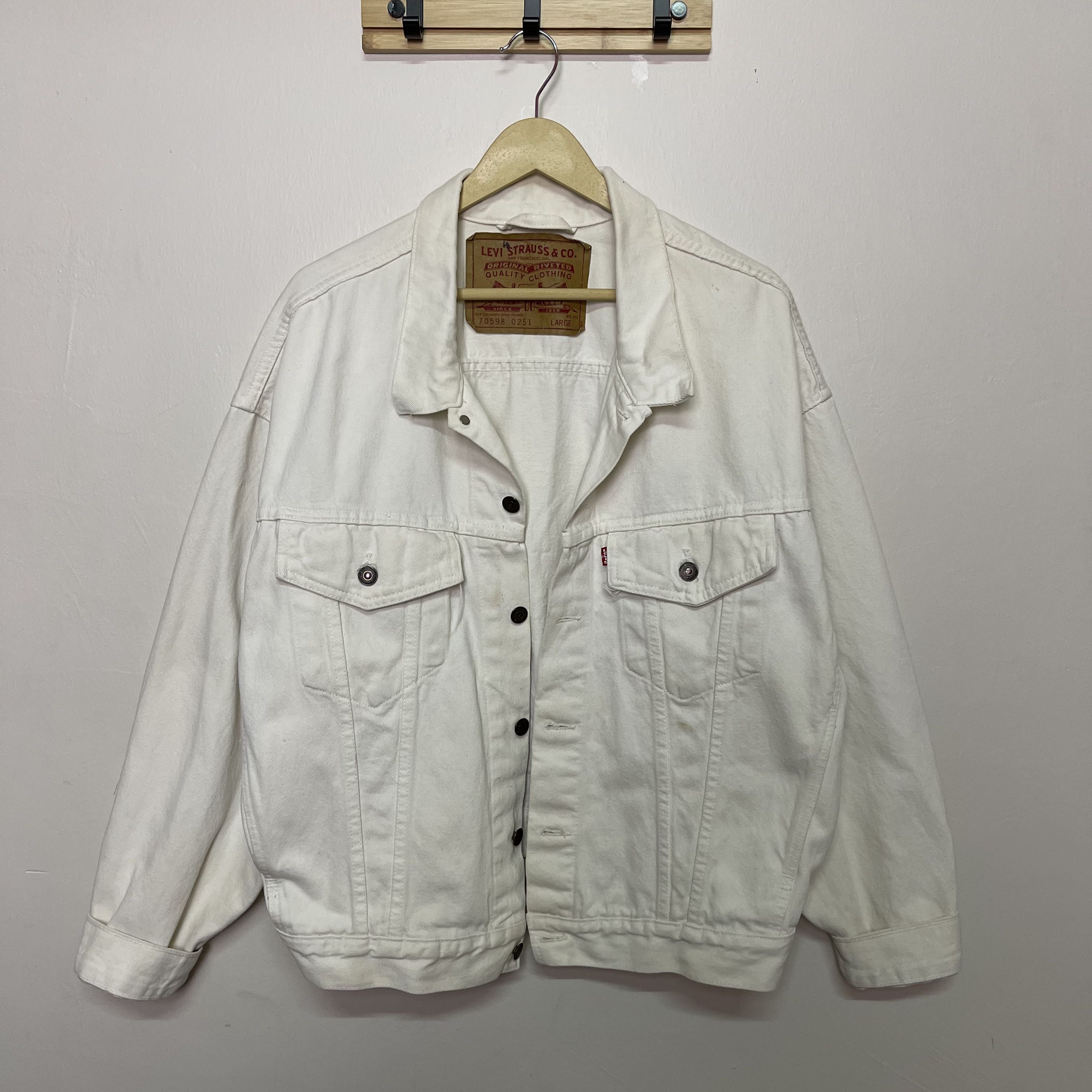 Levis white jean jacket hot sale