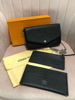Louis Vuitton LV Pochette Felicie Monogram, Women's Fashion, Bags &  Wallets, Cross-body Bags on Carousell