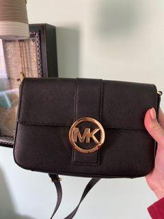 Micheal kors black crossbody