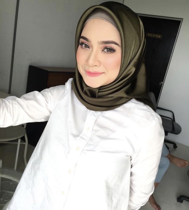 Preloved Wawawien Satin Square Scarf Muslimah Fashion Scarves On Carousell Preloved Wawawien Satin Square Scarf Muslimah Fashion Scarves On Carousell