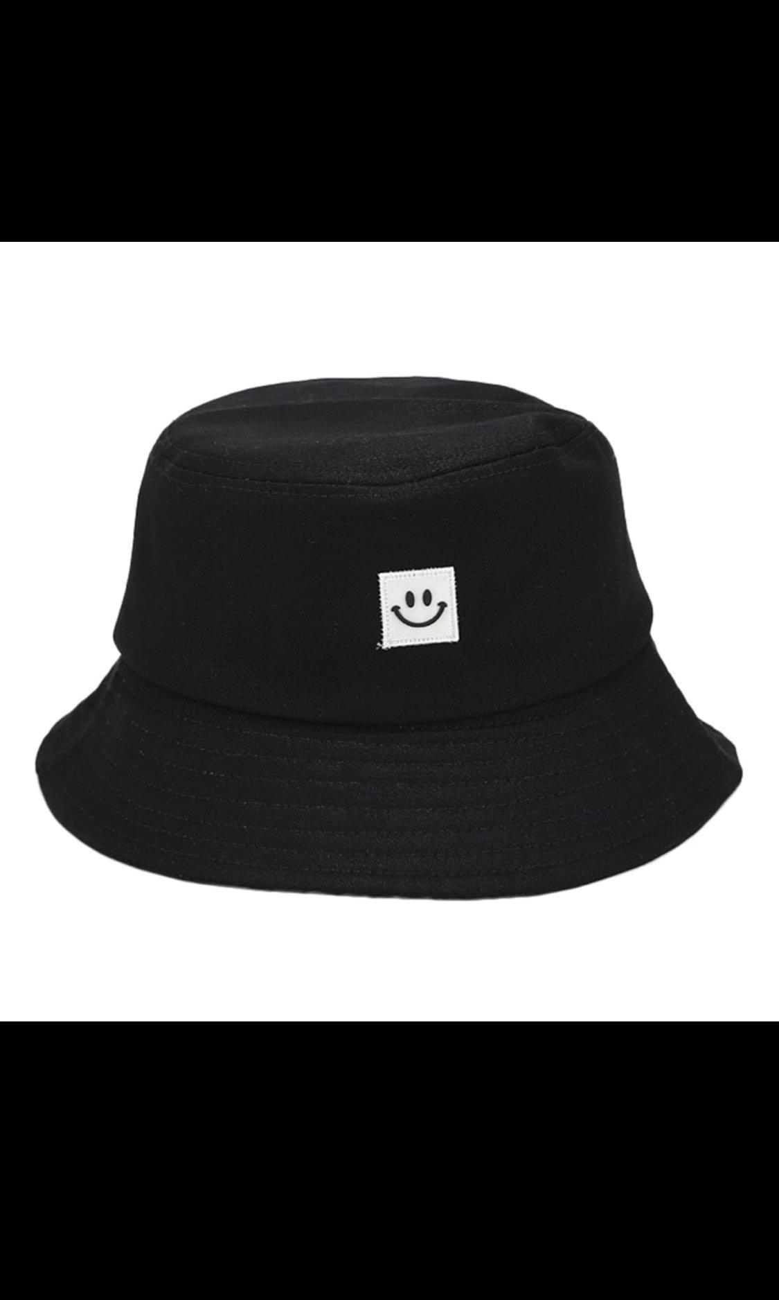 Smiley hat (Category: Hats & Beanies) located in Singapore. Submitted by nereitsrm (Listing ID 1077237321, Image 1). Description: Unworn .