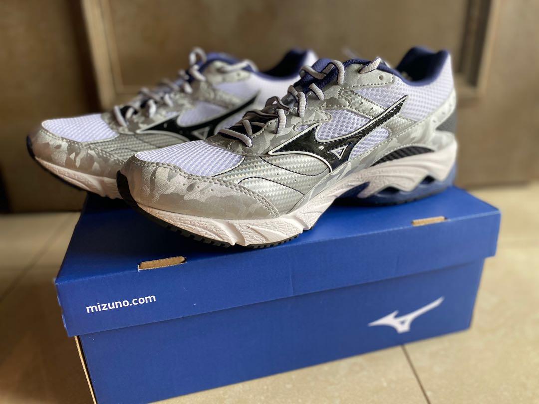 US 9 Mizuno Wave Glory Wide Men s Fashion Activewear on Carousell