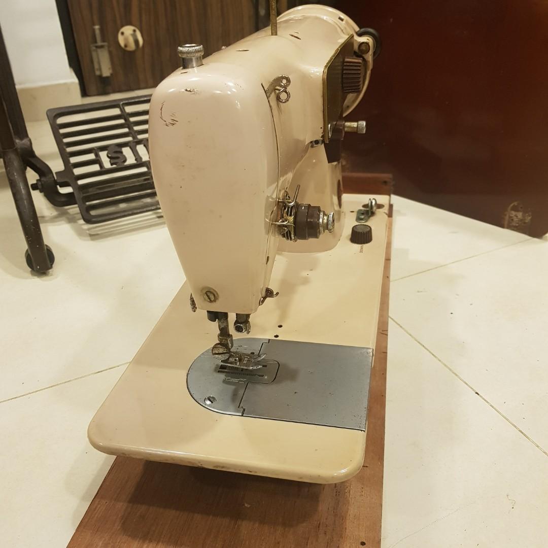 Vintage Japanese Singer Sewing machine 223, Hobbies & Toys, Memorabilia
