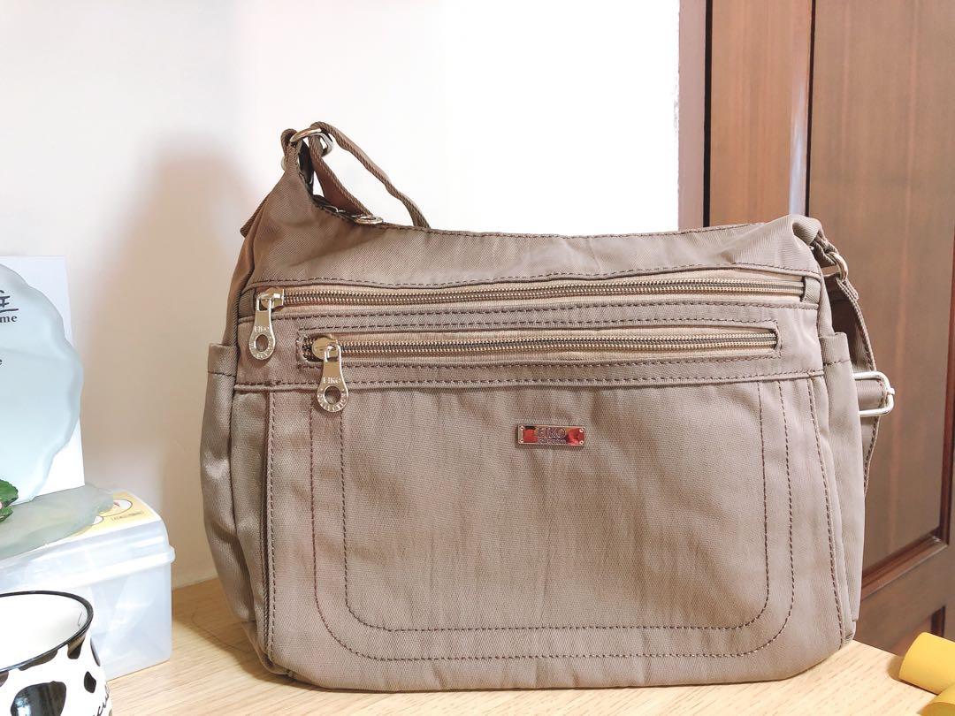 Wiki Collection 防水女裝手袋杏色實用休閒袋 女裝 女裝袋 銀包 Carousell