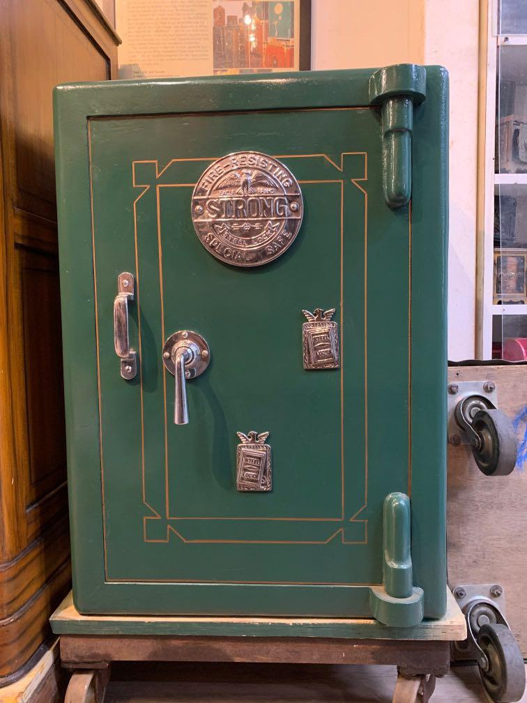 Antique Vintage Old Restored Safe with full set of keys furniture ...