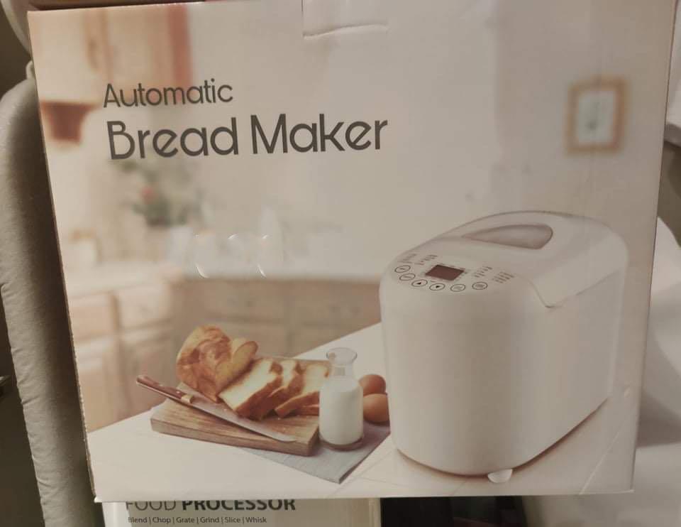 Automatic bread maker (Category: Bakeware) located in Manila. Submitted by nicx__ (Listing ID 1077383095, Image 1). Description: .