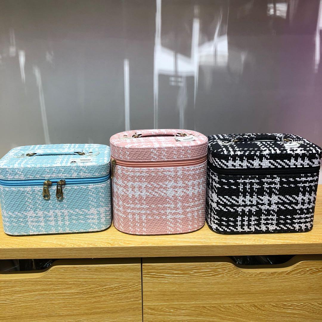 Banig make up box asst (Category: Makeup) located in Paranaque City. Submitted by gladkingphilippines (Listing ID 1077404341, Image 1). Description: .