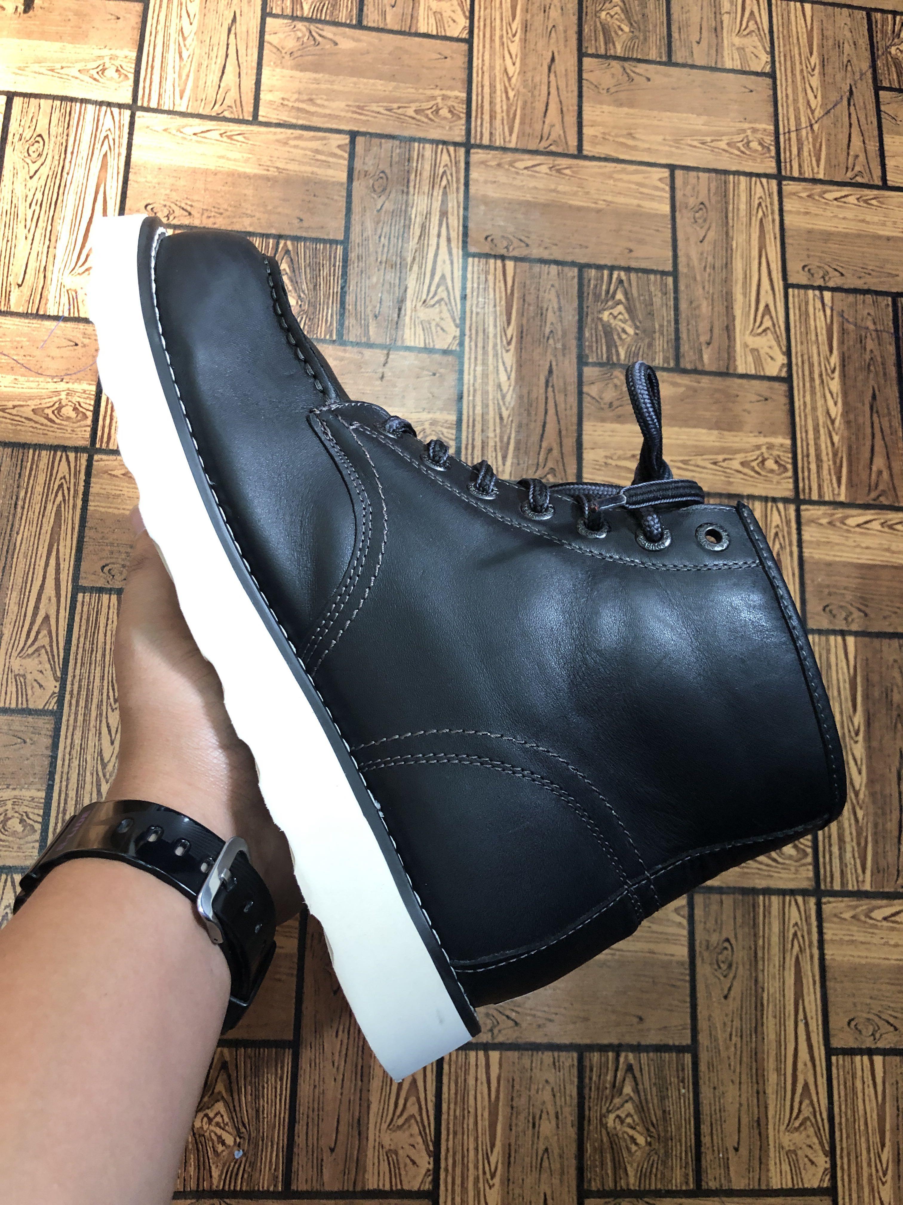 Couber G Moc Toe Men’s Boot (Category: Boots) located in Baguio. Submitted by master_of_brands (Listing ID 1077463181, Image 2). Description: Authentic Couber G Moc Toe Classic Black Men’s 27 cm/8.5-9 US/42 Europe Slightly used(minor crease only) No box Outsole 10.10 In brand new condition .