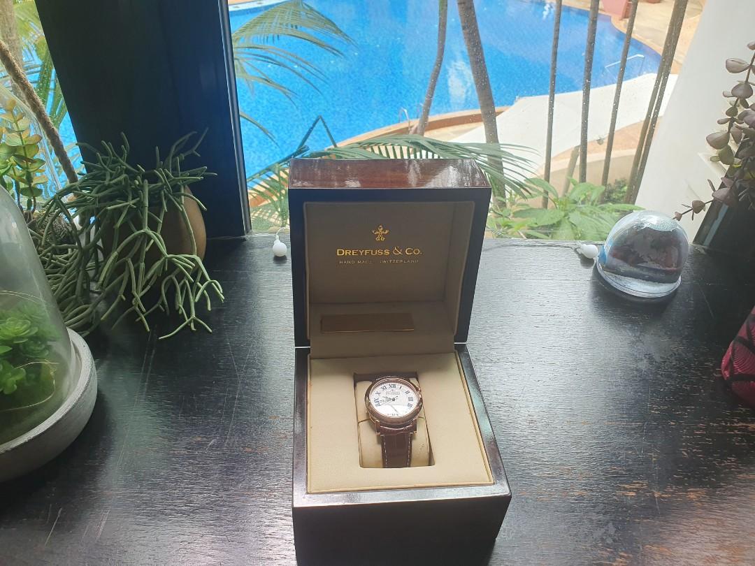 Dreyfuss and Co 1925 Date, Automatic, Rose gold casing and leather