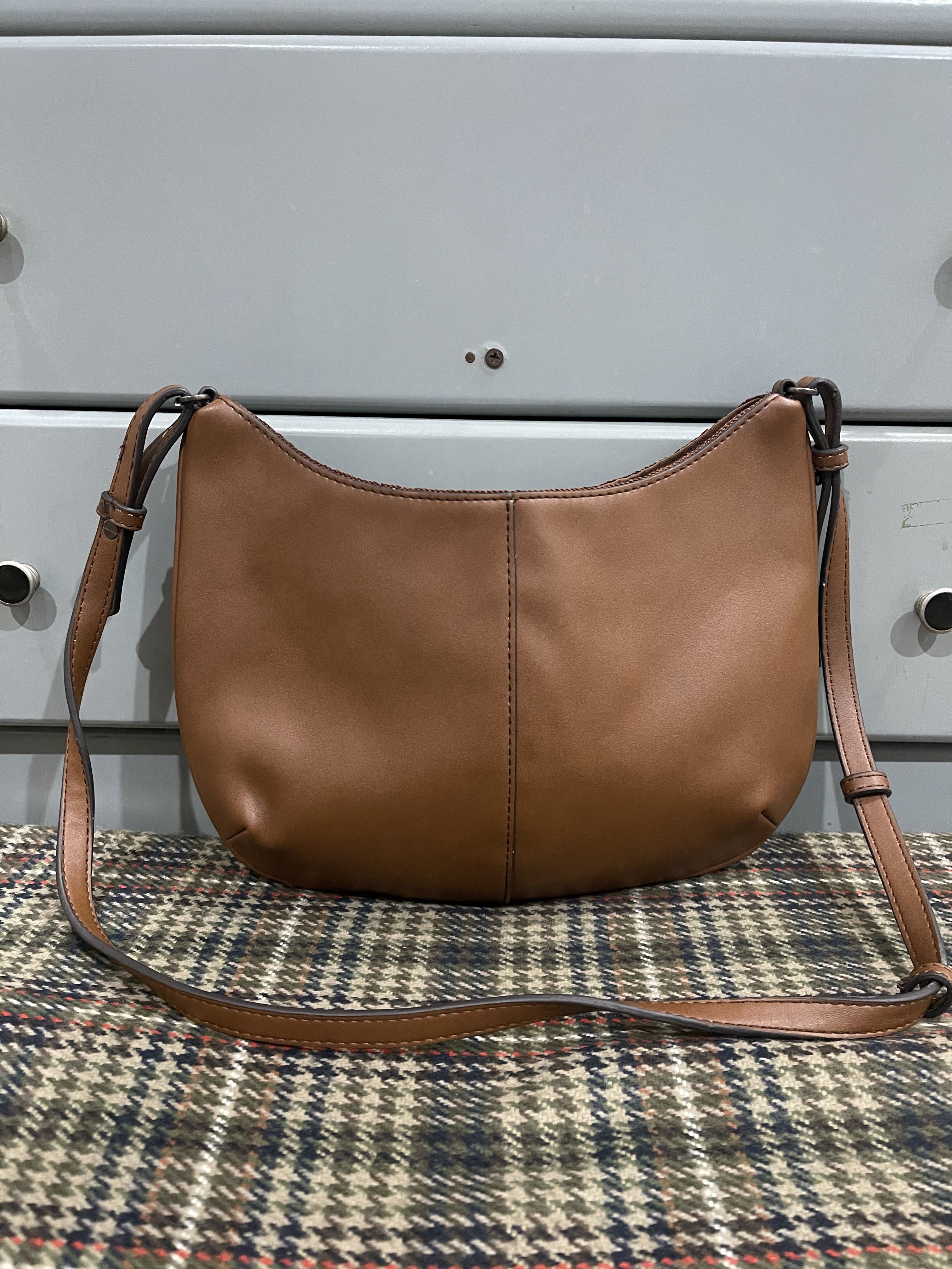 Elle sling bag price new arrivals