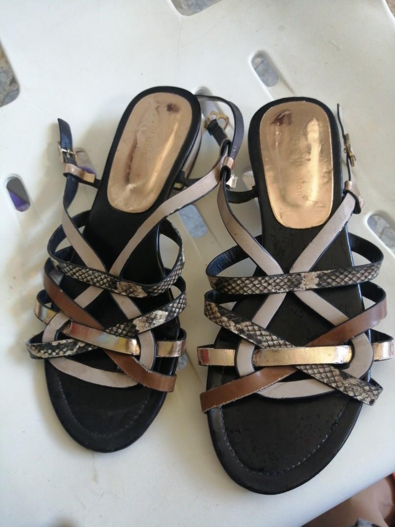 Gibi Flats sandals Women s Fashion Footwear Sandals on Carousell