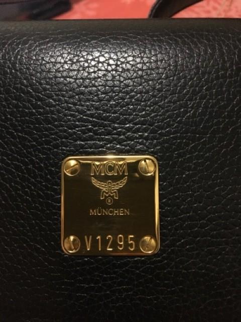 MCM BAGUETTE BAG (Category: Luxury Bags & Wallets) located in Santo Tomas. Submitted by prelovedtobeloveeeed (Listing ID 1077517446, Image 2). Description: 📍Very good condition 📍 Gold hardwares 📍 Turnable Screw 📍 No etiquette 📍 Ykk zip 📍 10 x 3 x 8 in 📍 Pm for more details 📍 Shopee check out only 📍 Happy Shopping ❣️ ❣️ ❣️.