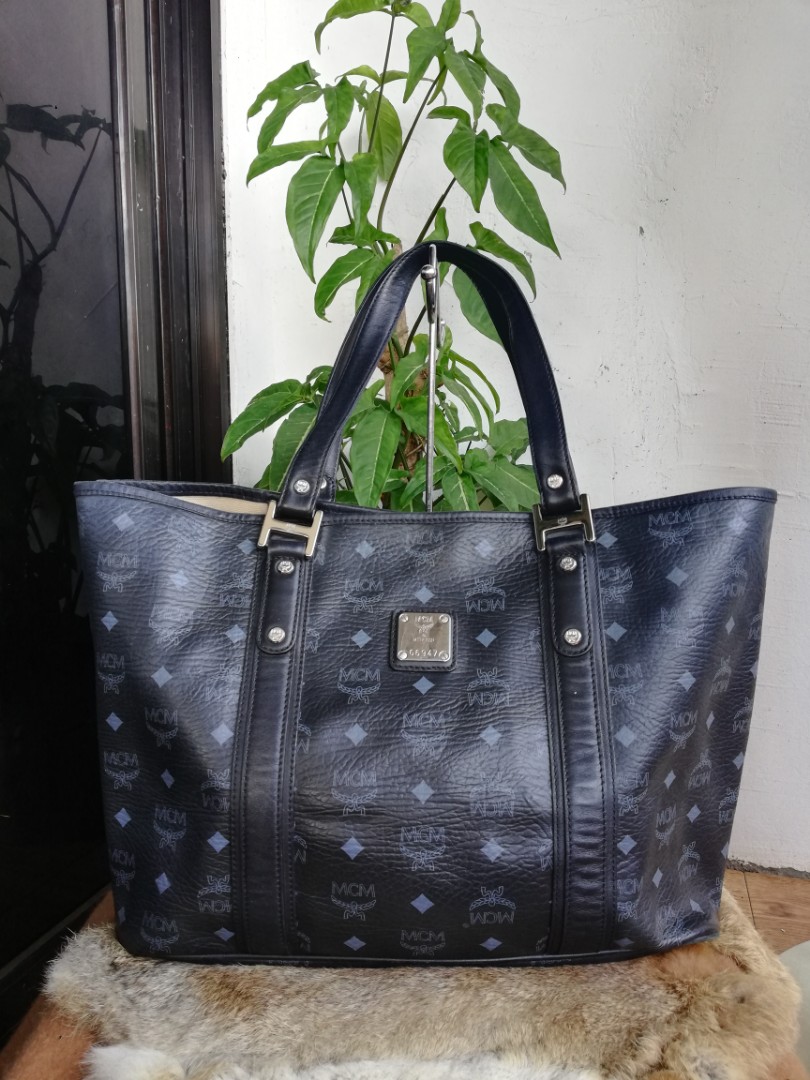 Mcm tote bag with pouch deals