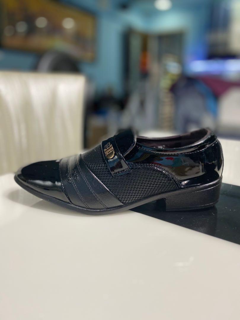 Casual dress shoes for work online